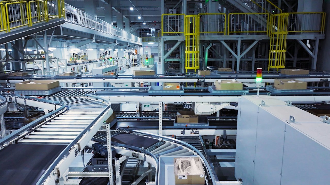 Conveyor belt line in an industrial facility