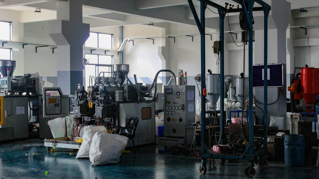 Plastics manufacturing floor with moulding machines